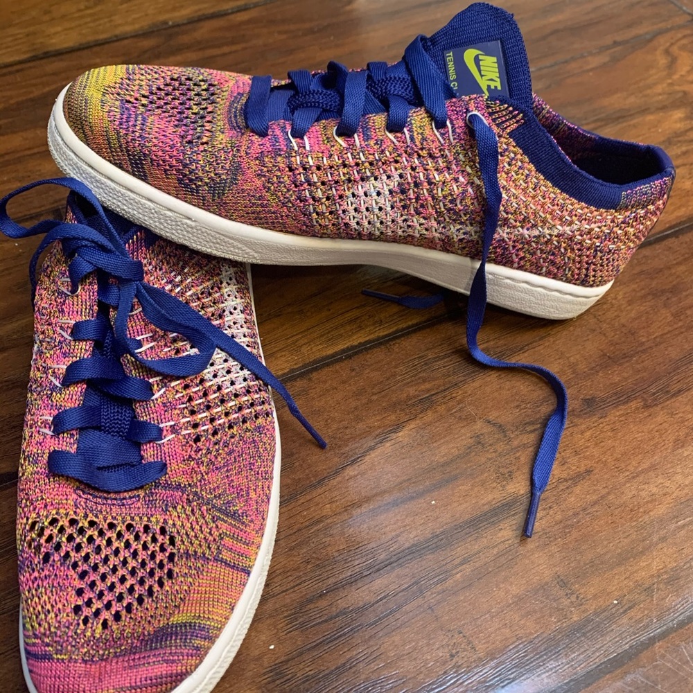 Nike tennis shoes